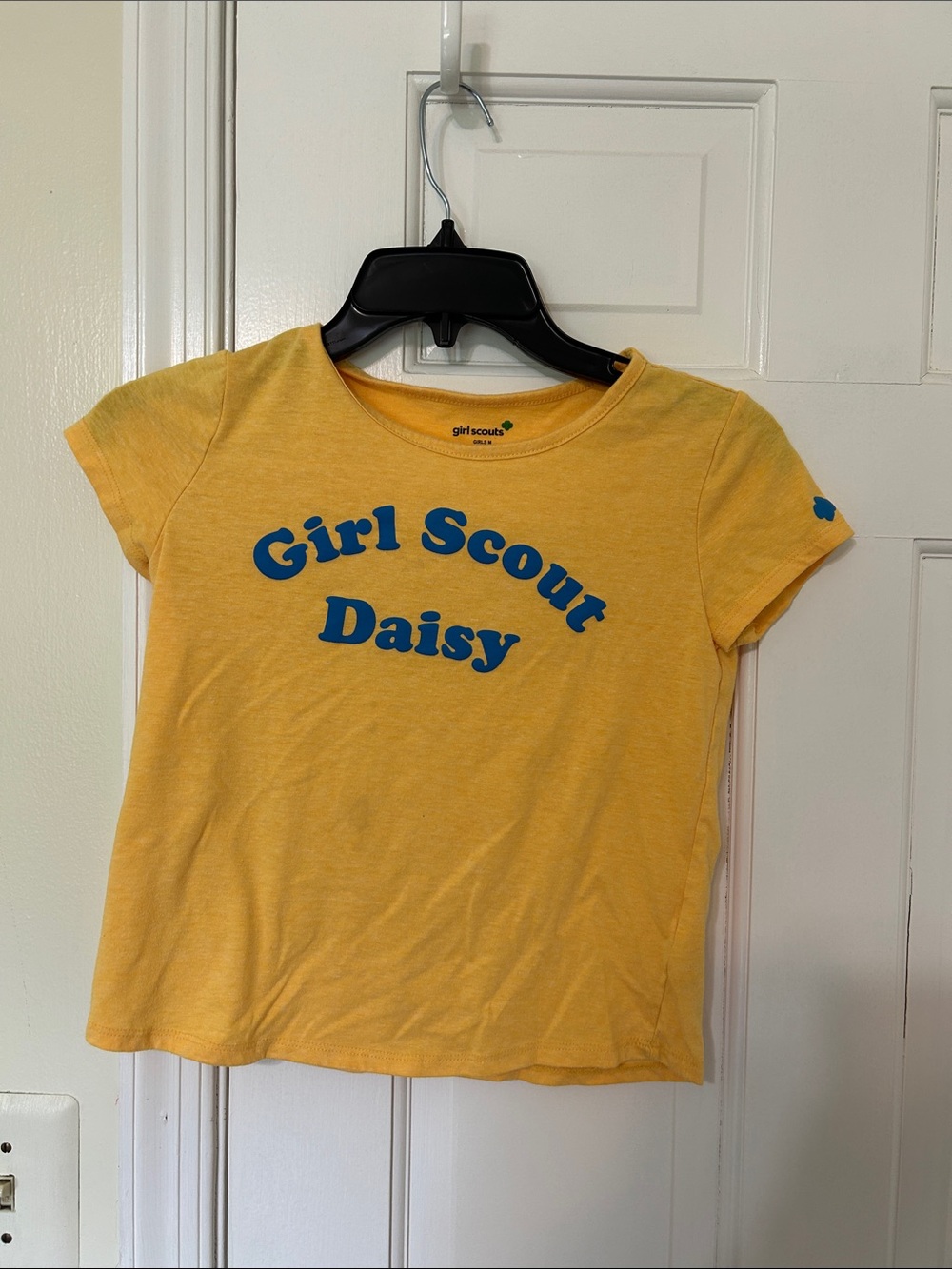 Girl Scout Daisy Short-Sleeve Tee in Yellow with Blue Print